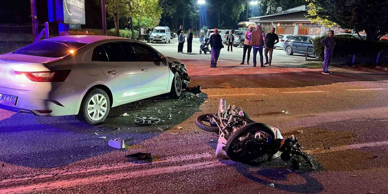 Tekirdağ Saray'da Motosiklet İle Otomobil Çarpıştı, 1 Kişi Yaralandı