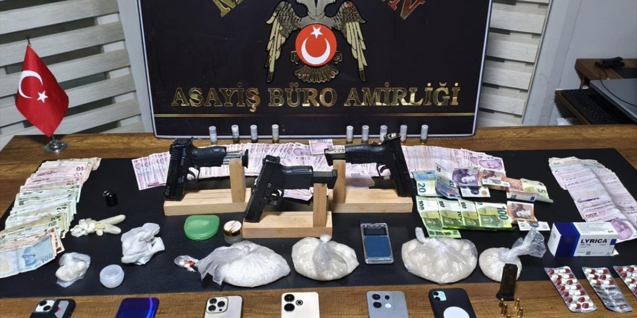 İzmir Menemen'de Uyuşturucu Operasyonunda 5 Kişi Gözaltına Alındı, 3 Tabanca Bulundu