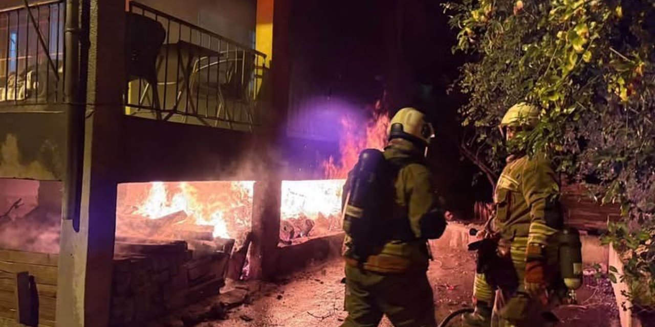 İskenderun'da Bodrum Kattaki Yangın İtfaiye Ekiplerince Kontrol Altına Alındı
