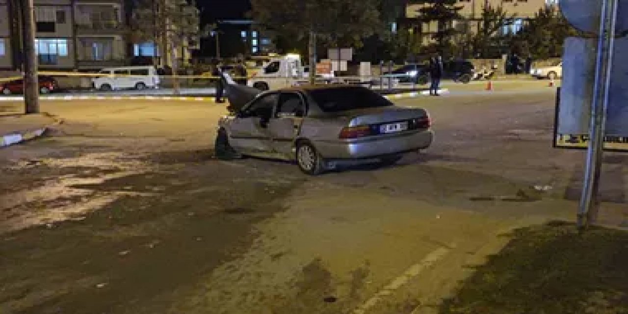 Kaza Anı Kamerada, Yalvaç'ta İki Otomobil Çarpıştı Ve 3 Kişi Yaralandı
