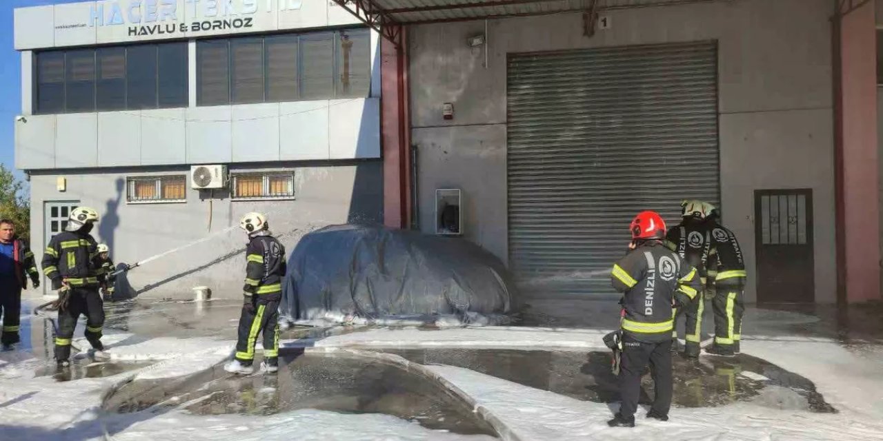 Denizli'de Şarjdaki Elektrikli Araç İtfaiyenin Battaniyesiyle Söndürüldü