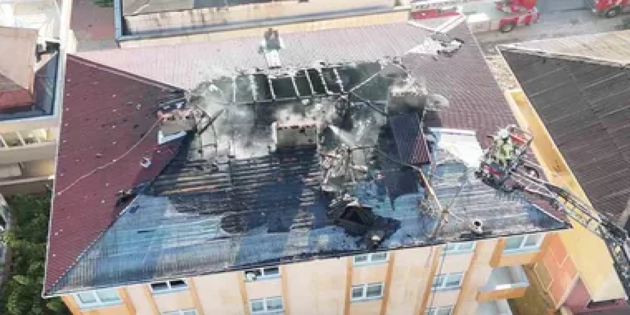 İddiaya Göre Ataşehir'de 4 Katlı Binanın Çatısında İzolasyon Sırasında Yangın Çıktı