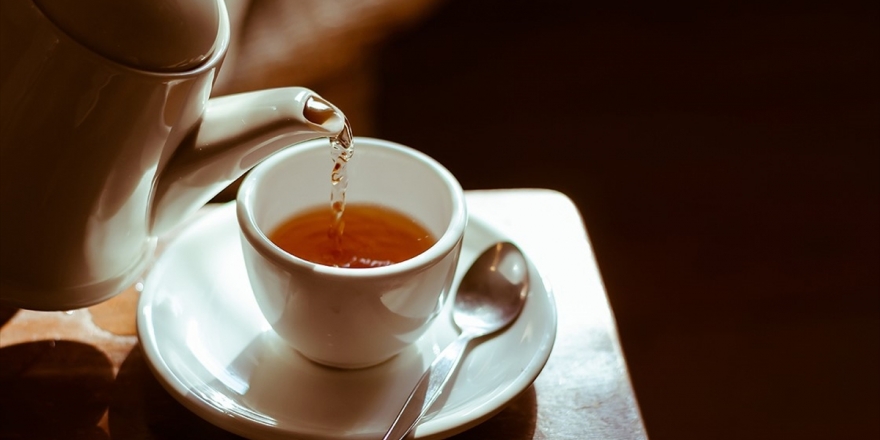 Boğazi Tahrişine Karşı Limonlu Su, Karanfil Ve Ekinezya Çayı