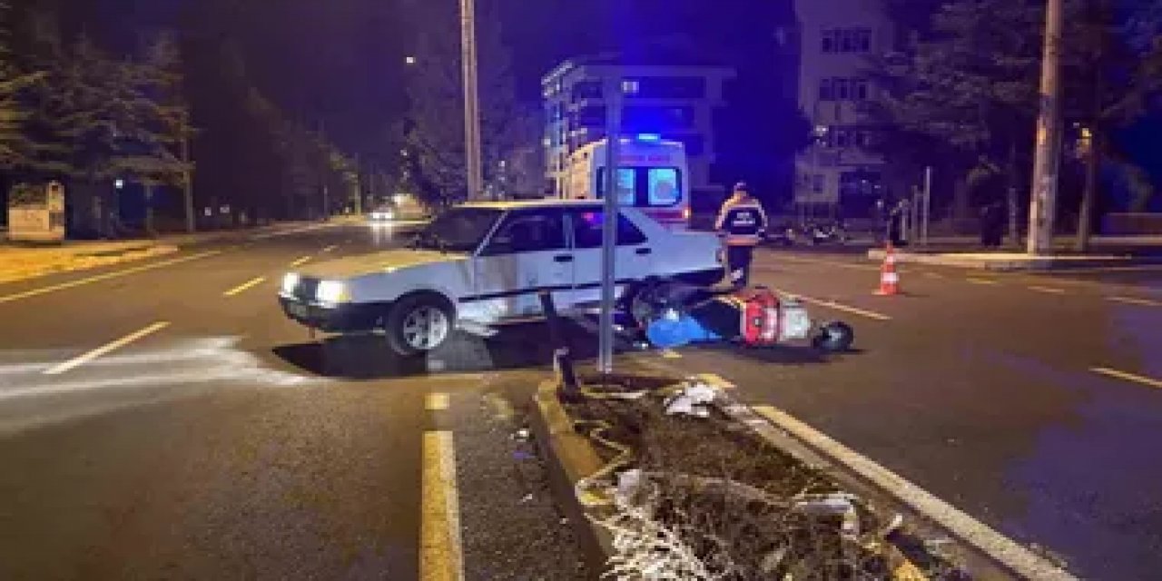 Kütahya Tavşanlı'da Kavşakta Otomobille Çarpışan Motosikletin Sürücüsü Yaralandı