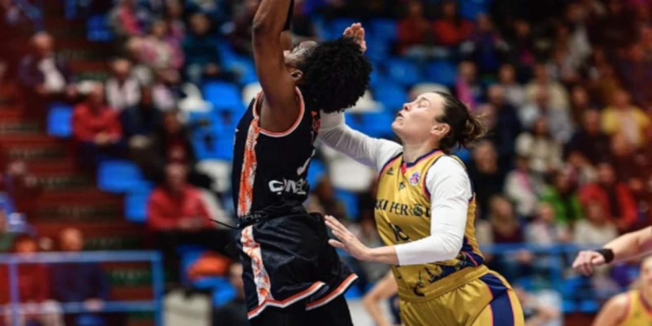 ÇBK Mersin, BAXI Ferrol'e Fark Attı