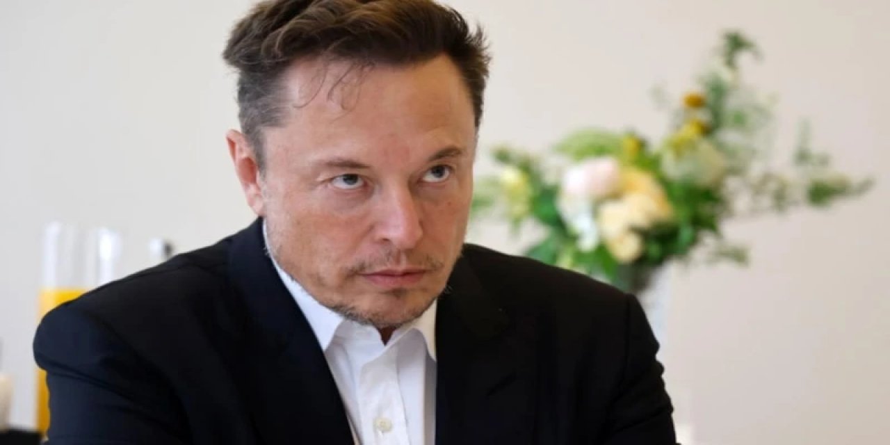 Elon Musk, Gelecekte Yapay Zekanın Kendi Kendini Kontrol Edeceğini Söyledi