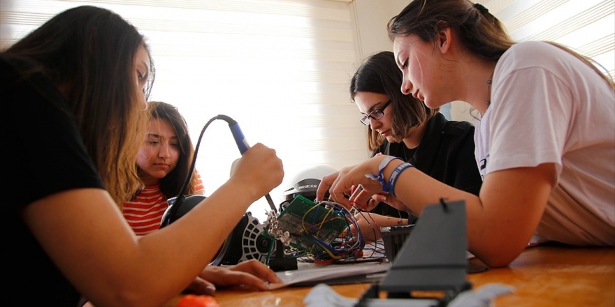 Türkiye'de Teknoloji Sektöründe 245 Bin Kişi Çalışıyor