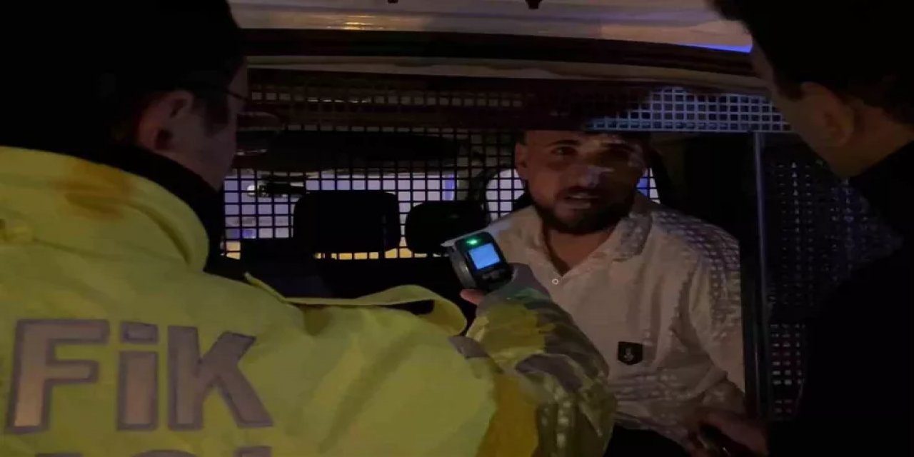 Uygulamadan Geri Viteste Kaçmak İsteyen Sürücü Trafik Lambasına Çarptı