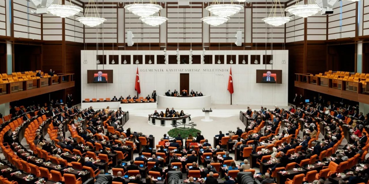Sigara Yasaklarına Uymayanlara Daha Ağır Ceza Yolda: Açık Alanlara Da Sınır Getirilecek