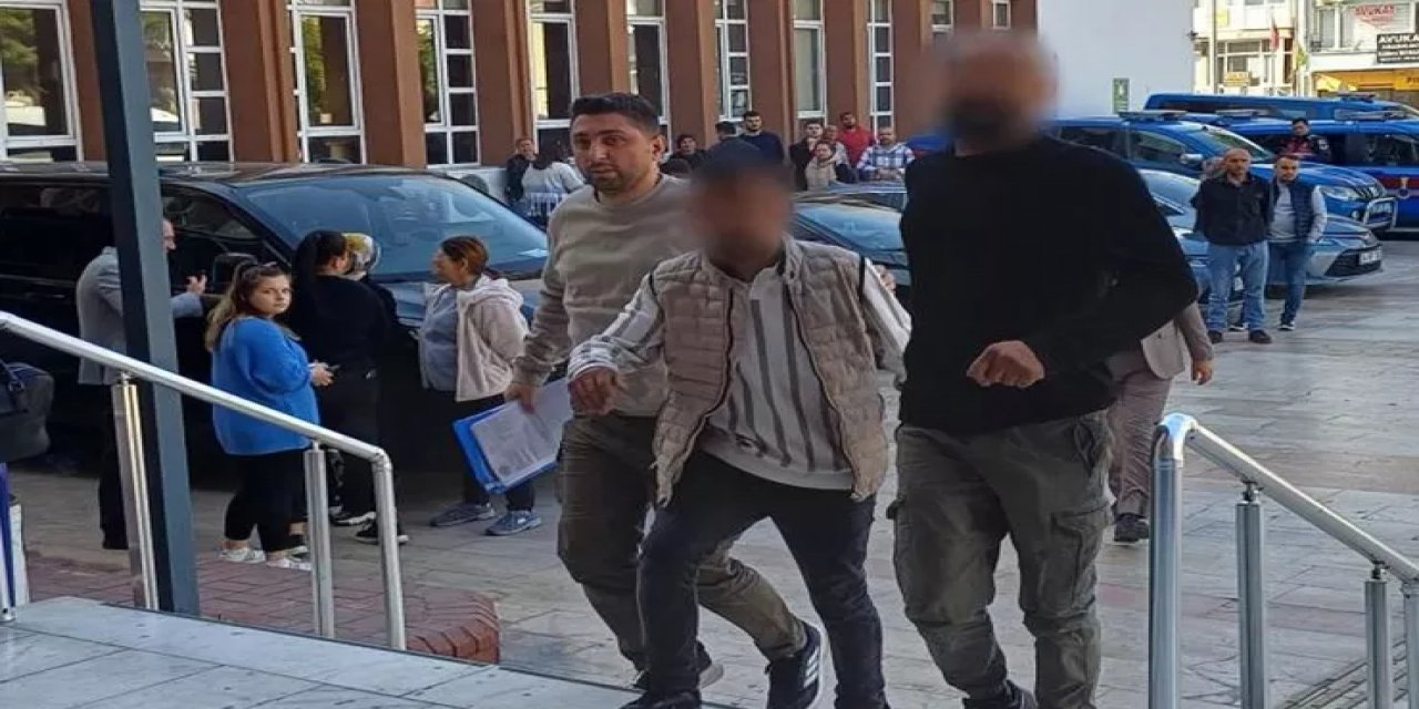 Aydın'da Eşini Silahla Tehdit Ettiği Öne Sürülen Şüpheli, Arka Cam Kırılarak Yakalandı