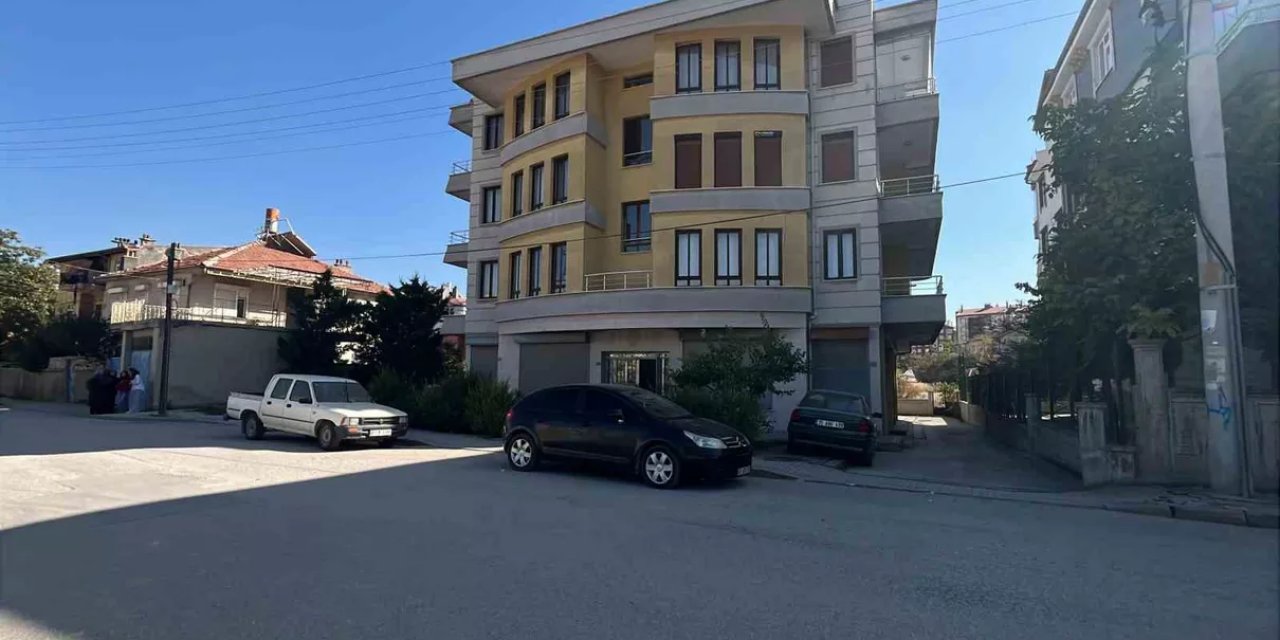 Meram'da Apartman Komşuları Arasında Kedi Tüyü Kavgası: Biri Bıçakla Yaralandı