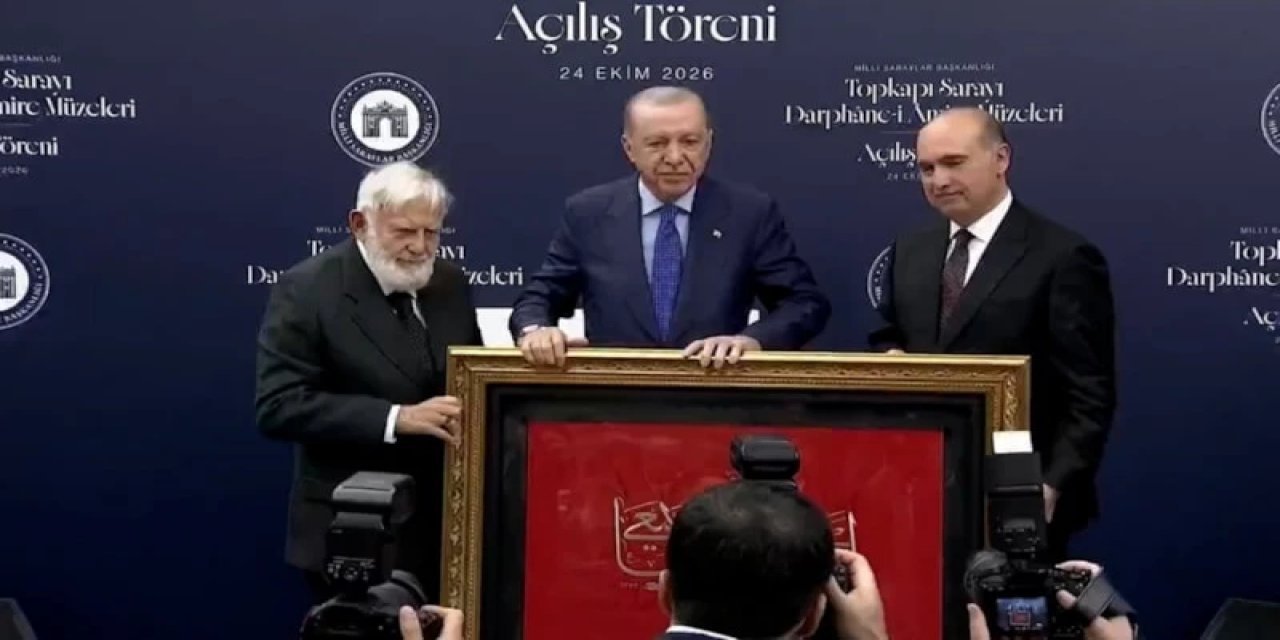 Cumhurbaşkanı Erdoğan’a Necm Suresi’nin 39. Ayetinin Yer Aldığı Sancak Takdim Edildi