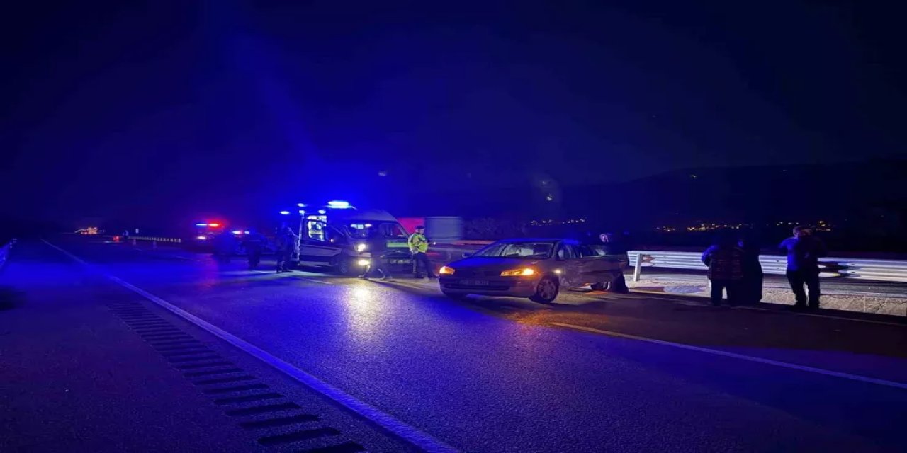 Kastamonu Tosya'da Otomobil Yolcu Otobüsüne Çarptı, 2 Kişi Yaralandı