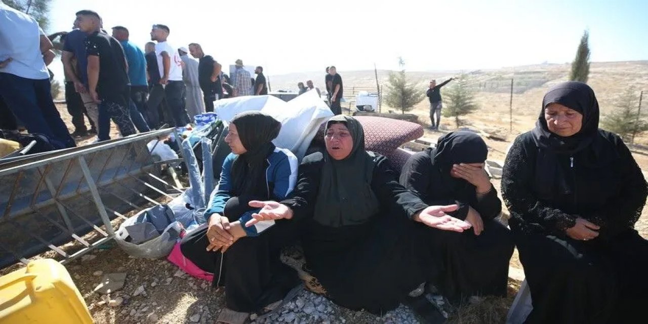 El Halil Kentinde Kuşatmasını Sürdüren İsrail Ordusu 2 Bin 649 Filistinliyi Yerinden Etti