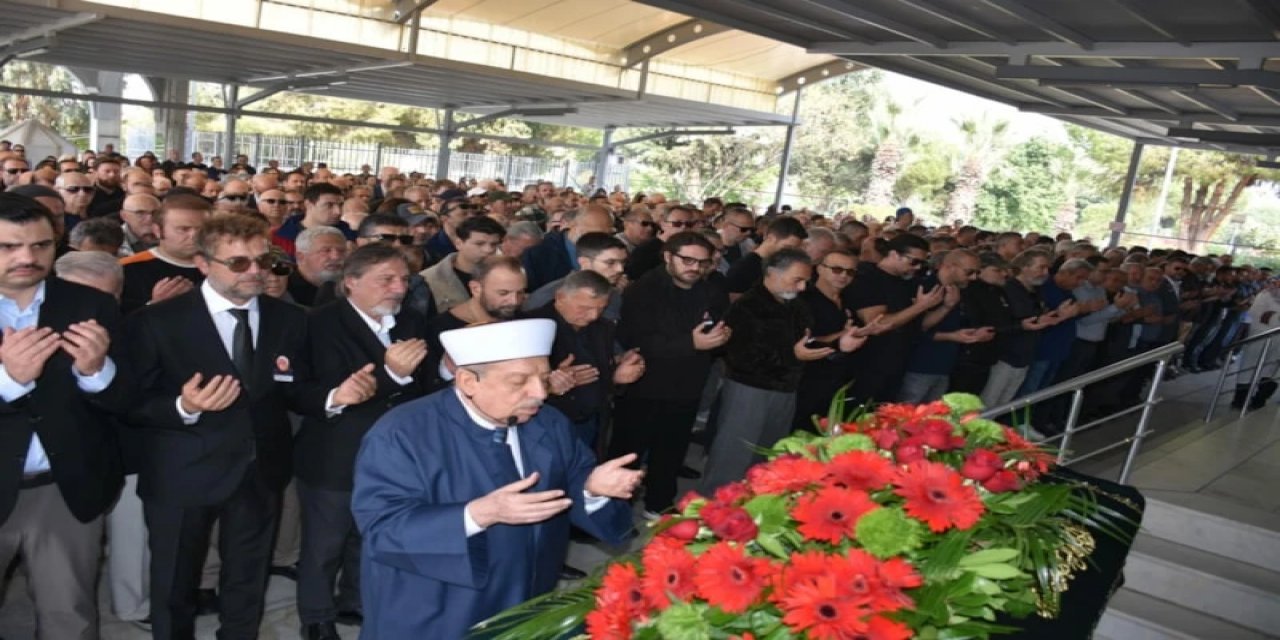 Engin Altan Düzyatan'ın Acı Günü: Babasını Son Yolculuğuna Uğurladı