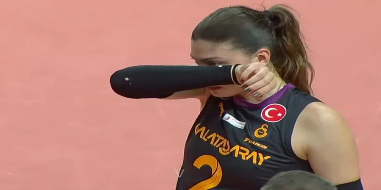 Galatasaray'da Korku Dolu Anlar! İlkin Aydın Gözyaşlarını Tutamadı