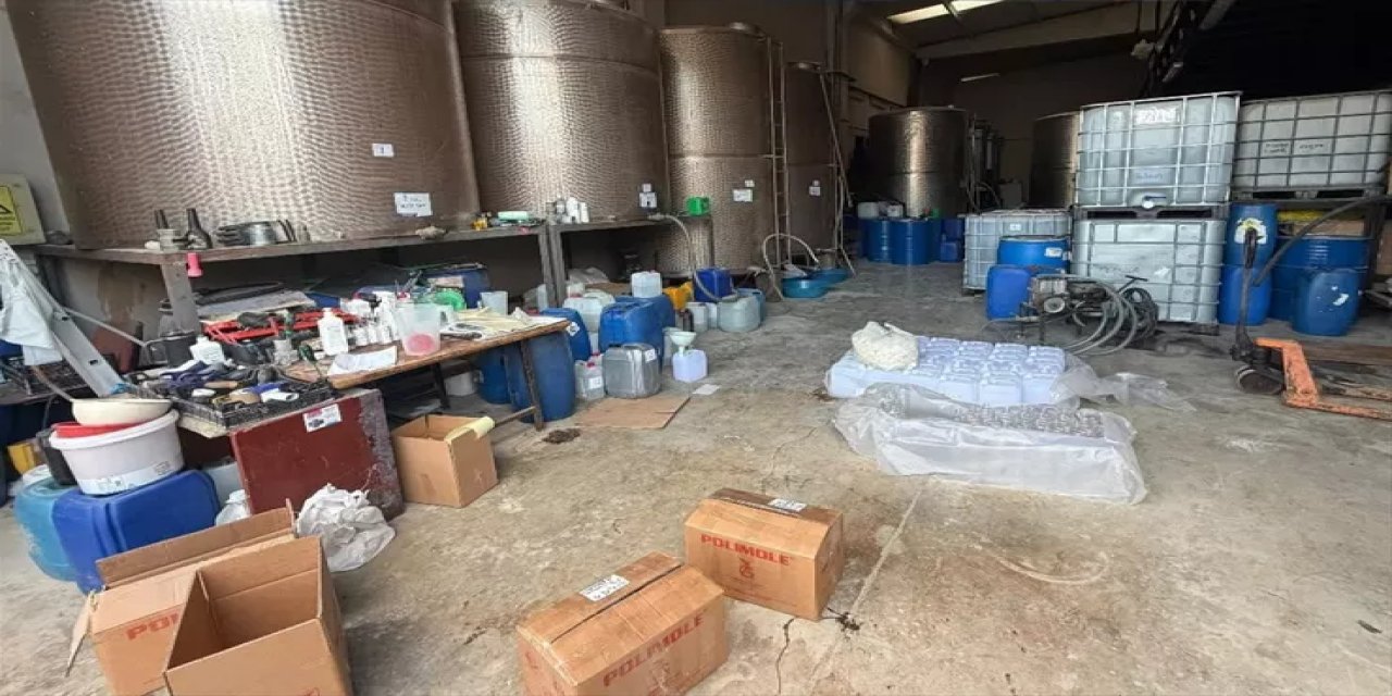 İzmir Bornova'da 21 Bin 20 Litre Etil Alkol Ele Geçirildi, 1 Şüpheli Gözaltına Alındı