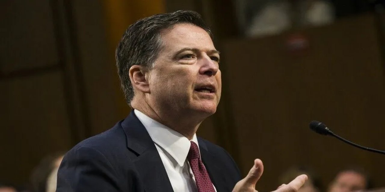 ABD'de Eski FBI Direktörü Comey, Gizli Bilgileri Basına Sızdırmakla Suçlandı