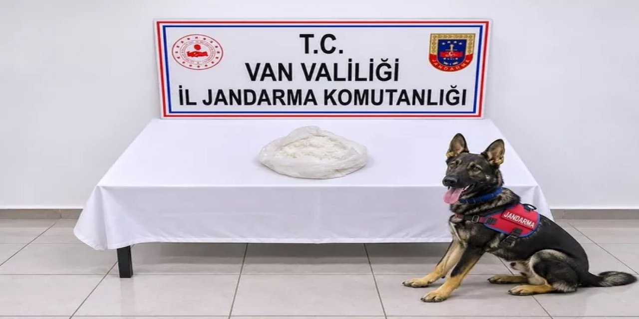 Van Gevaş'ta Otobüste Çantasında 1 Kilo 32 Gram Metamfetamin Bulunan Yolcu Tutuklandı