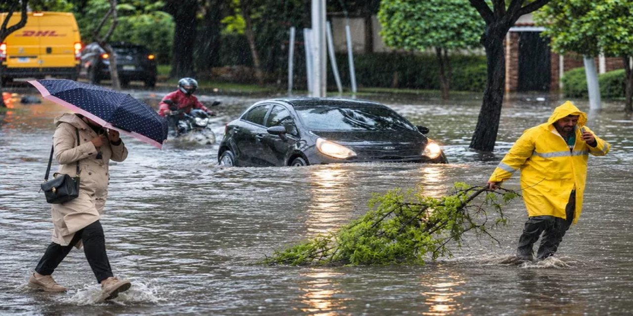 Meteoroloji Saat Verdi, Alarm 19 İle Yayıldı! Sel, Fırtına Ve Hortum Uyarısı