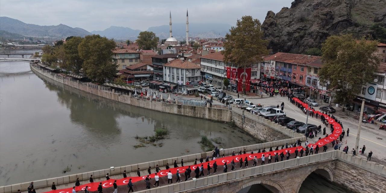 Çorum Cumhuriyet Coşkusu: 103. Yılda 103 Metrelik Bayrakla Yürüdüler