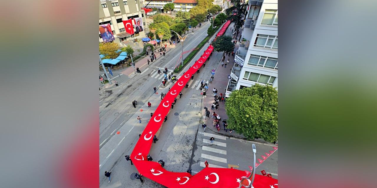 Samsun'da Cumhuriyet Bayramı 1919 Metrelik Türk Bayrağıyla Kutlandı