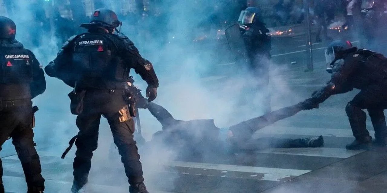 Fransa'da Polisin Çocukların Bulunduğu Noktaya Gaz Bombası Fırlatması Hakkında Soruşturma