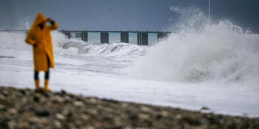 Antalya'da Meteorolojik Uyarı Sonrası Tedbirler Üst Seviyede