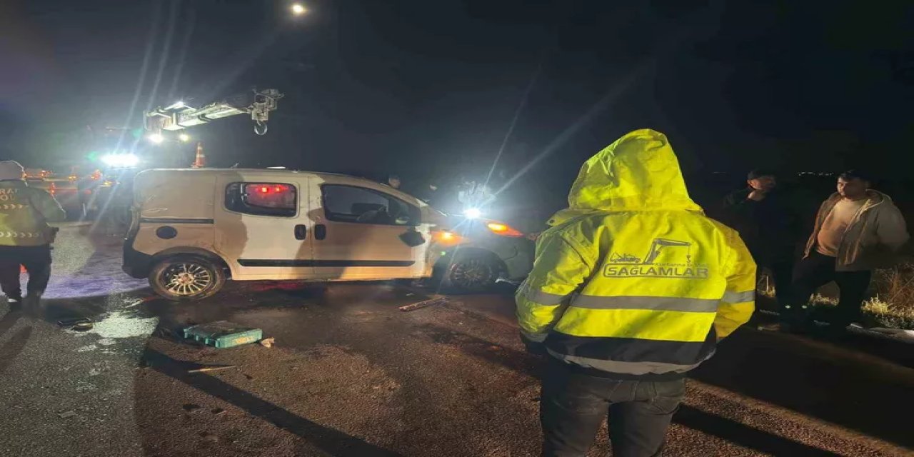 Afyonkarahisar Emirdağ Kuruca Köyü Yakınında Zincirleme Kazada 1 Kişi Yaralandı