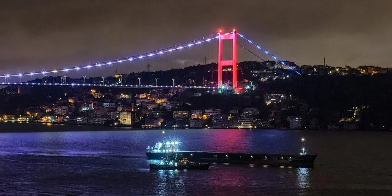 İstanbul Boğazı'nda Gemi Trafiği Kargo Gemisindeki Arızanın Giderilmesinin Ardından Açıldı