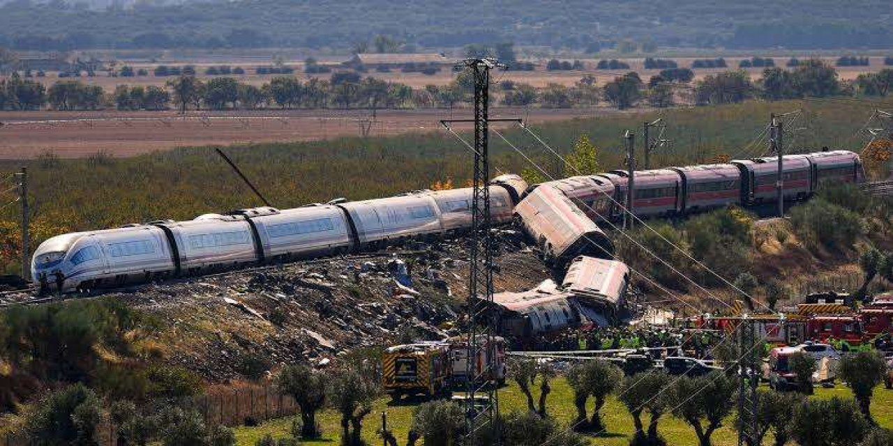 İspanya'daki Tren Kazasında Skandal Ses Kaydı Sızdı: "Duruyorum" Dedi, Merkezin Talimatı Felaketi Getirdi