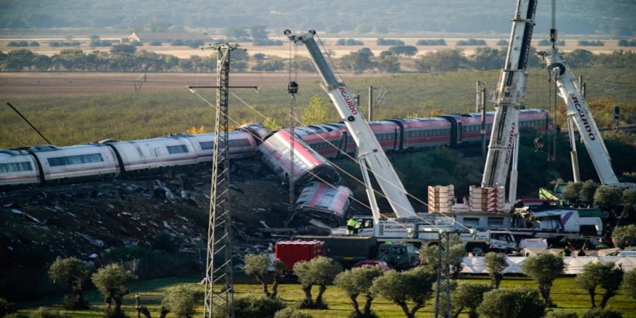 İspanya’daki Tren Faciasında Can Kaybı 69’a Yükseldi