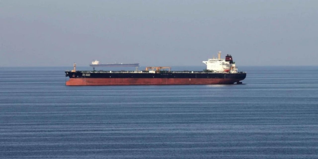 İran: Hürmüz Boğazı'nda 3 Petrol Tankeri Mayına Çarptı