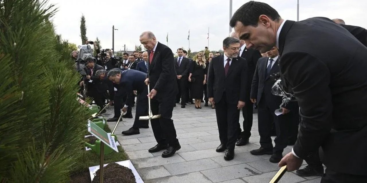 TDT Zirvesi'ne Katılan Liderler, Türk Devletleri Medeniyet Parkı'nda Fidan Dikti