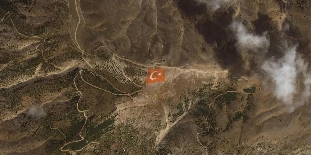 GÖKTÜRK-1 Uydusundan Anadolu'daki Dağlara İşlenen Türk Bayrakları Ve Atatürk Portresi Görüntülendi