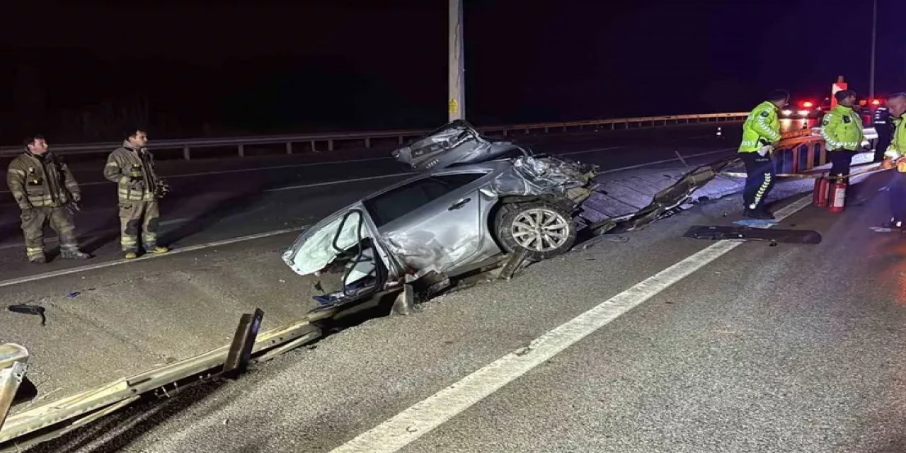 Lapseki-Çanakkale Yolunda Korkunç Kaza: Otomobil Parçalandı, 2 Genç Öldü