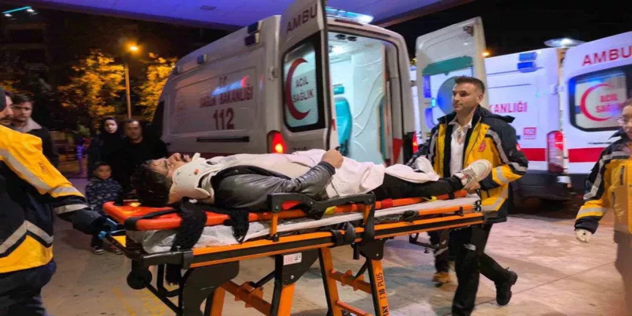 Bursa İnegöl'de Otomobille Çarpışan Motosiklet Devrildi, 2 Kardeş Yaralandı
