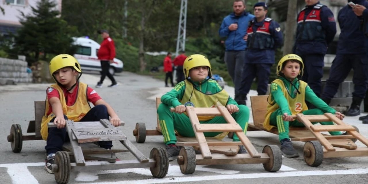 Rize'de 16. Laz Ralli Tahta Araba Yarışları Düzenlendi