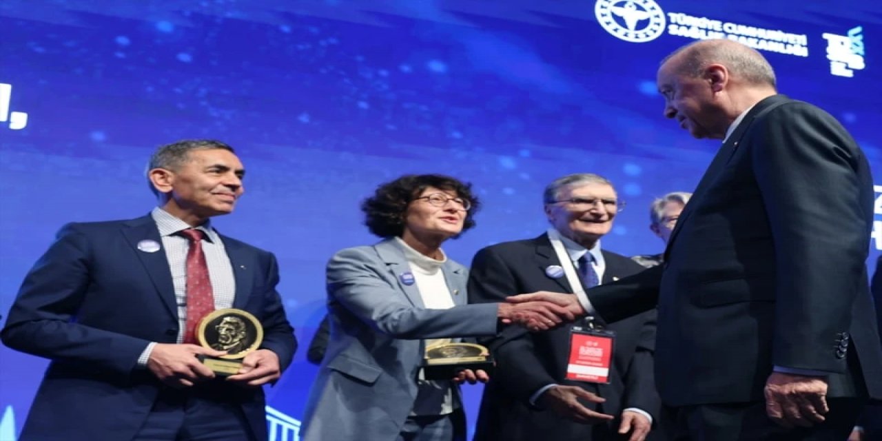 Cumhurbaşkanı Erdoğan Verdi: Uğur Şahin Ve Özlem Türeci'ye Aziz Sancar Bilim Ödülü