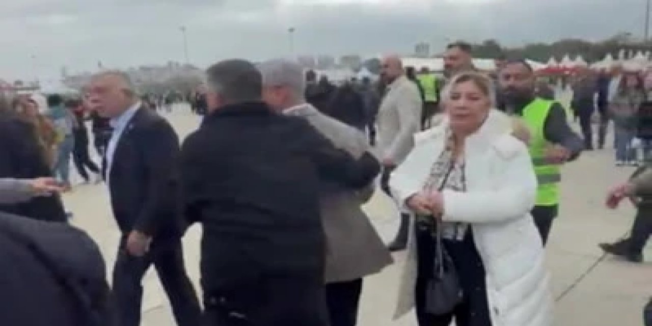 İstanbul'da CHP'liler İle Yeni Parti'liler Arasında Kavga Çıktı