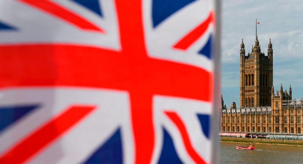 İngiltere'de erken genel seçim: Muhafazakarlar önde