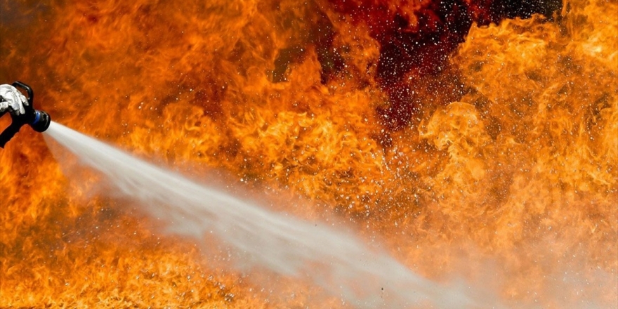 Ukrayna'da Okulda Çıkan Yangında Ölü Sayısı 16'ya Yükseldi