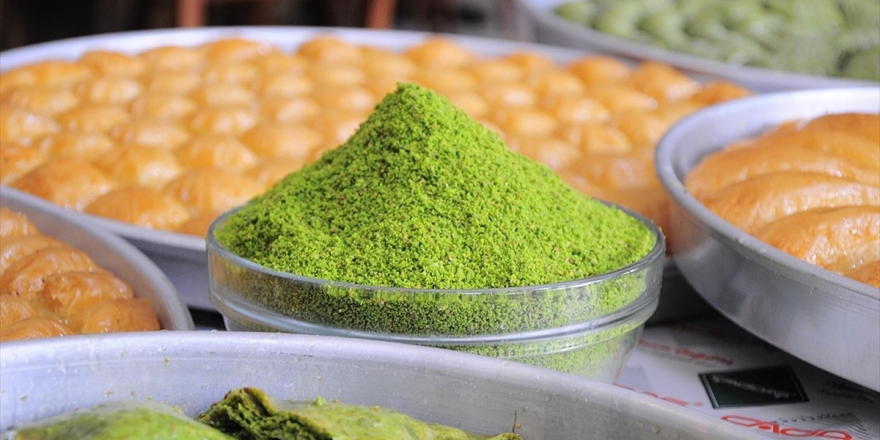 Baklava Üreticileri 'Fıstık Stokçularından' Rahatsız