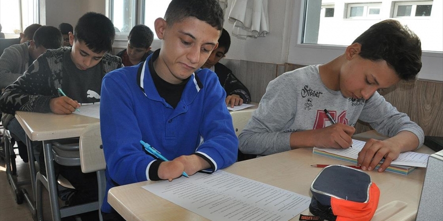 Doğuştan Elleri Olmayan Emre Biyonik Ele Kavuşmanın Hayalini Kuruyor