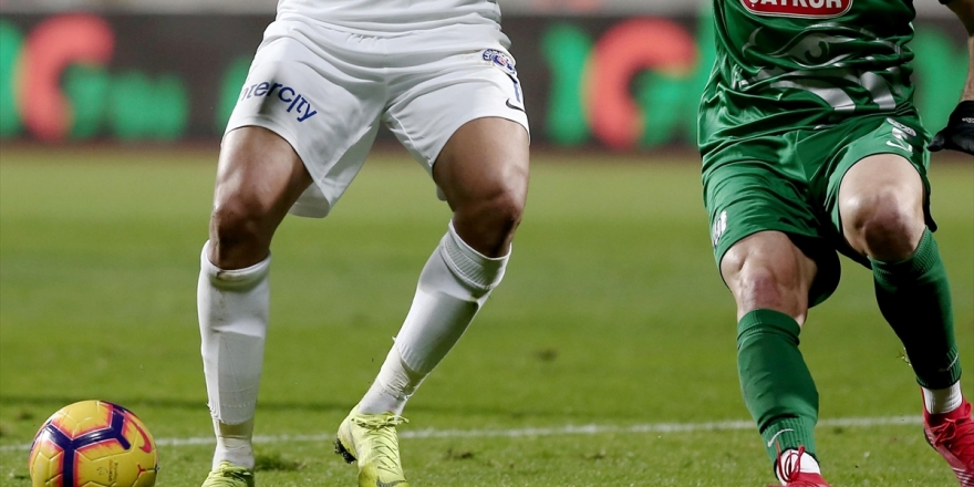 Kasımpaşa, Süper Lig'de Yarın Çaykur Rizespor'a Konuk Olacak