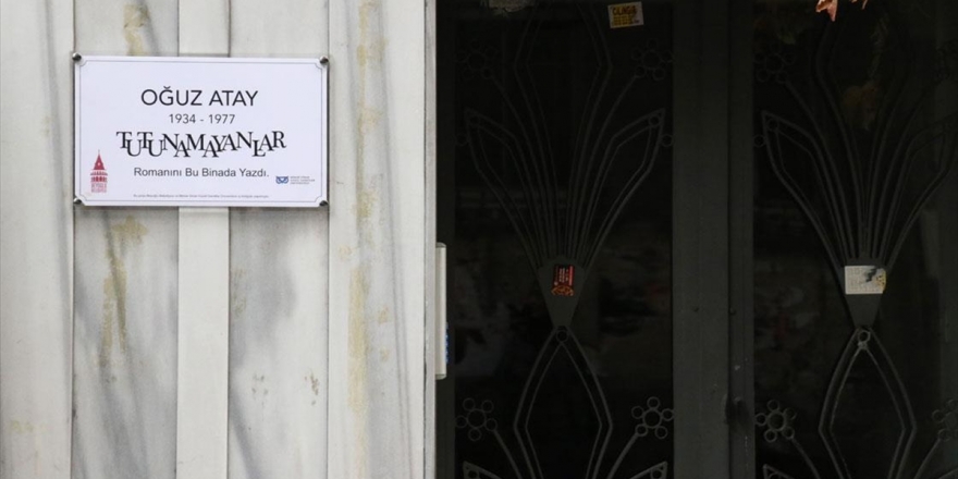 Oğuz Atay'ın Evine Bilgilendirme Tabelası Yerleştirildi
