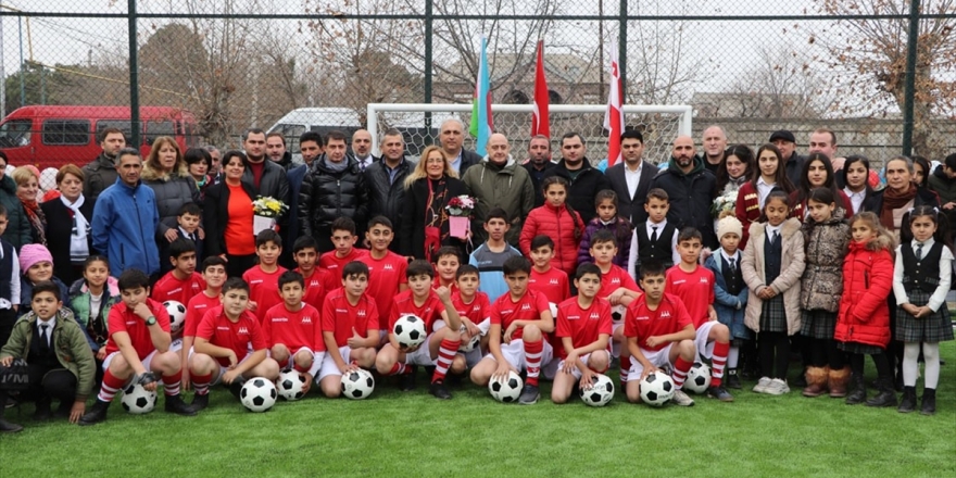 Tika'dan Gürcistan'da Çocuklara Futbol Sahası