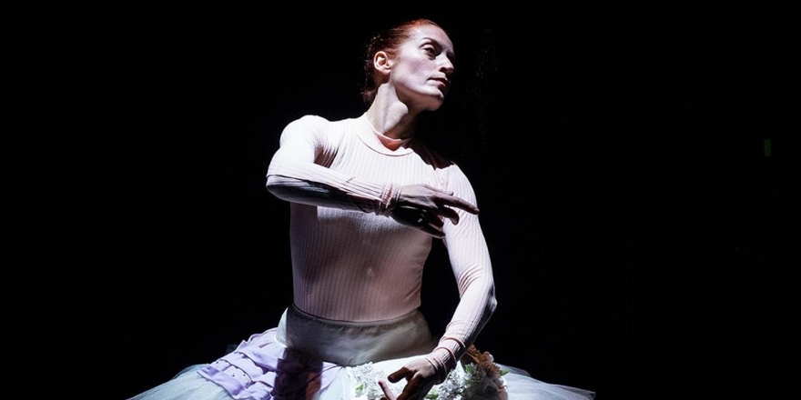 Balerinlerin 'İçsel Dünyası'nı Tiyatro Sahnesine Taşıdı