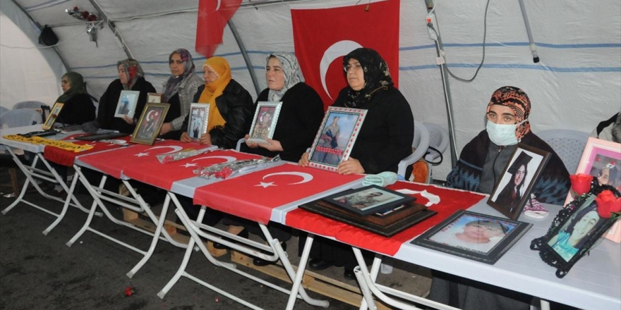 Diyarbakır Annelerinden Evlatlarına 'Teslim Olun' Çağrısı