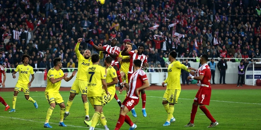 Lider Sivasspor Fenerbahçe Engelini De Geçti